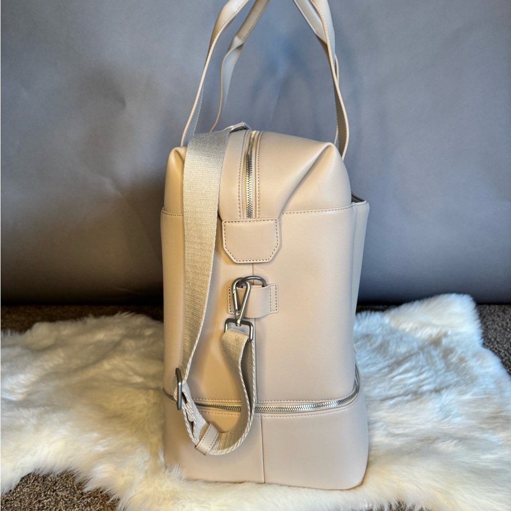 MONOS Metro Weekender - Ivory - Vegan Leather Travel Luggage - Picture 3 of 16